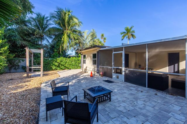 327 Dartmouth Drive, Lake Worth Beach, FL 33460