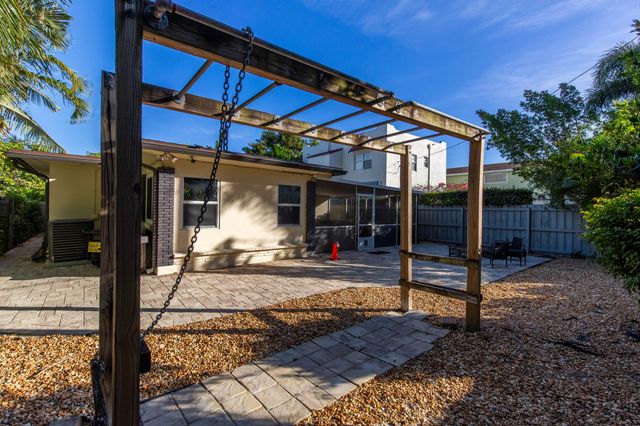 327 Dartmouth Drive, Lake Worth Beach, FL 33460