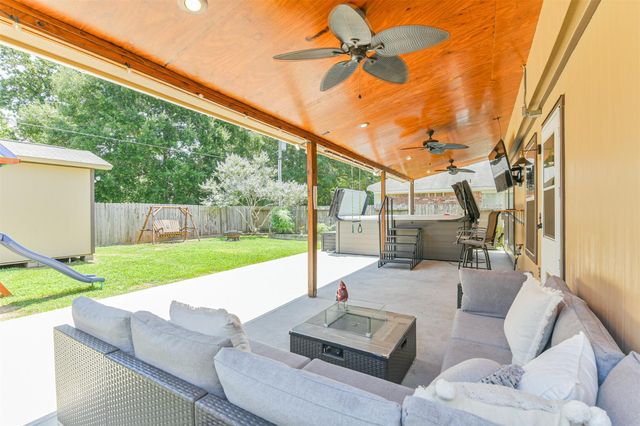 11935 Belle Court, Pinehurst, TX 77362