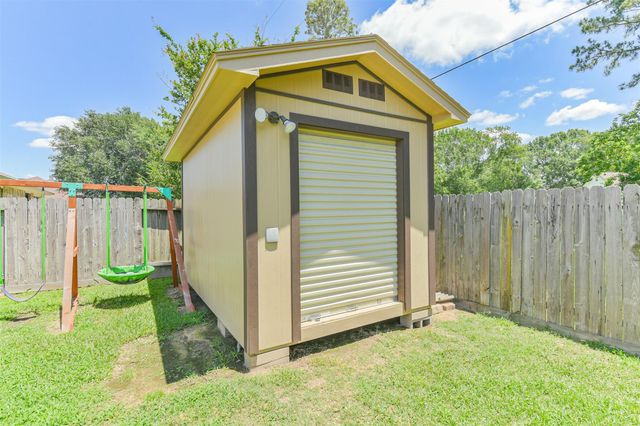 11935 Belle Court, Pinehurst, TX 77362