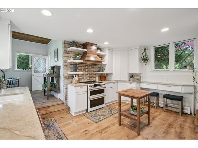 3045 Sw GASTON Ave, Portland, OR 97239