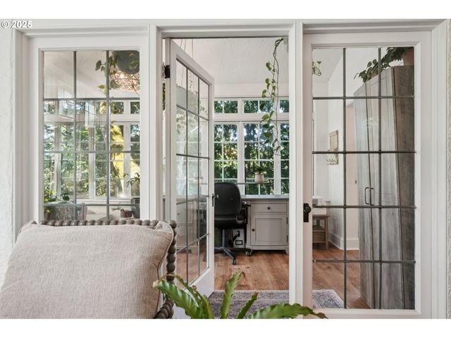 3045 Sw GASTON Ave, Portland, OR 97239
