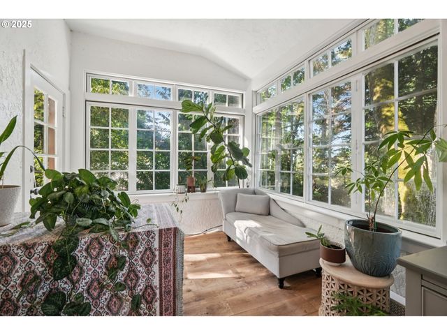 3045 Sw GASTON Ave, Portland, OR 97239