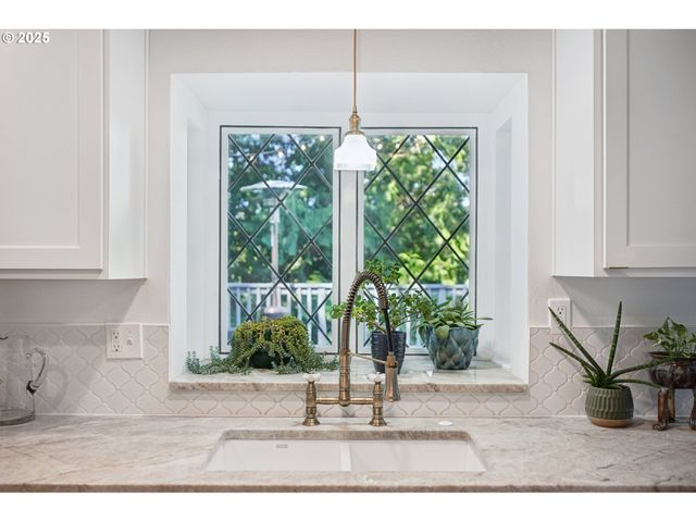 3045 Sw GASTON Ave, Portland, OR 97239