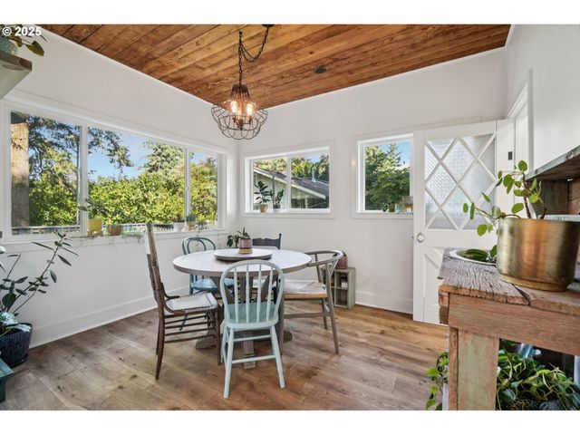 3045 Sw GASTON Ave, Portland, OR 97239