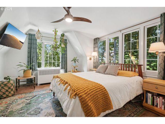 3045 Sw GASTON Ave, Portland, OR 97239