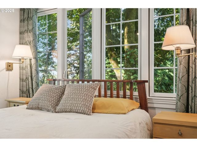 3045 Sw GASTON Ave, Portland, OR 97239