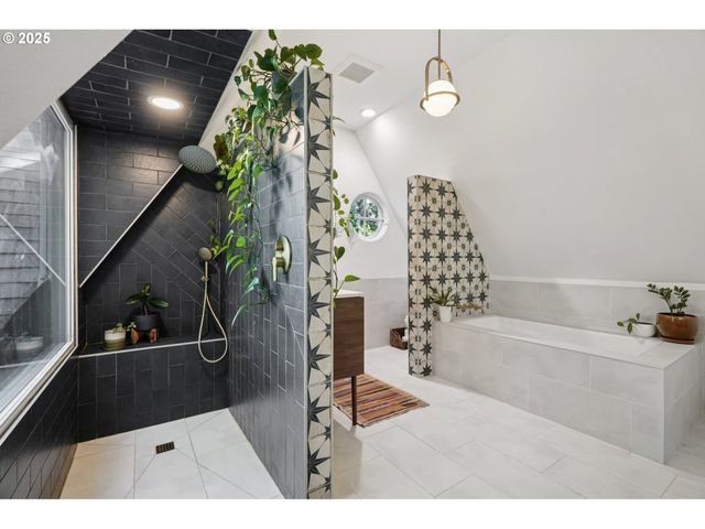 3045 Sw GASTON Ave, Portland, OR 97239