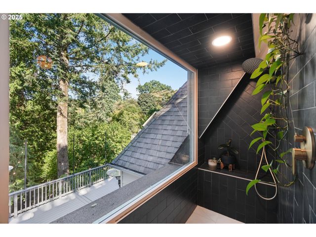 3045 Sw GASTON Ave, Portland, OR 97239