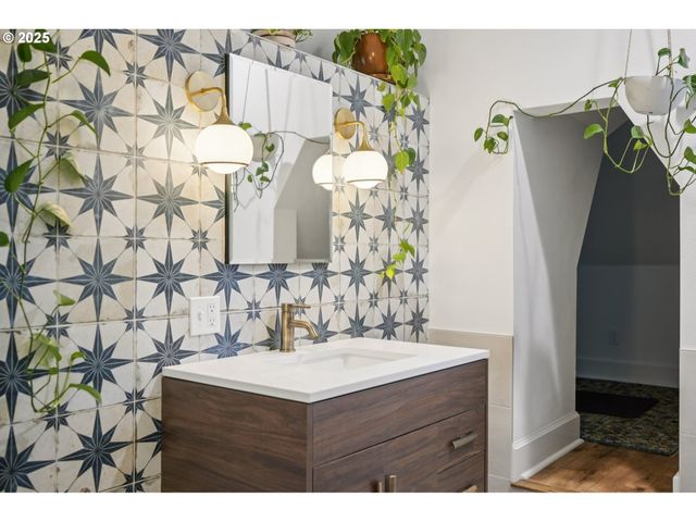 3045 Sw GASTON Ave, Portland, OR 97239