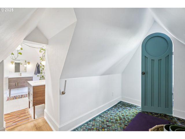 3045 Sw GASTON Ave, Portland, OR 97239