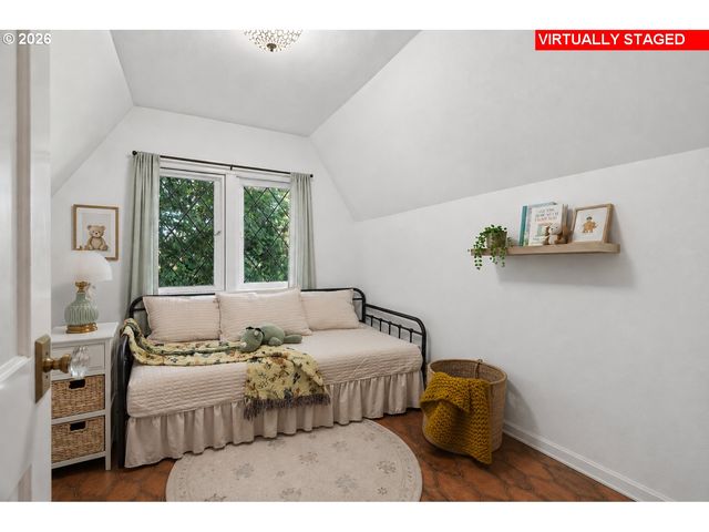 3045 Sw GASTON Ave, Portland, OR 97239