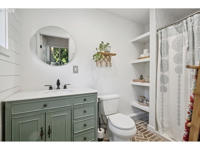 3045 Sw GASTON Ave, Portland, OR 97239