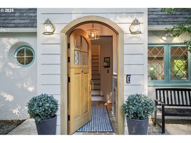 3045 Sw GASTON Ave, Portland, OR 97239