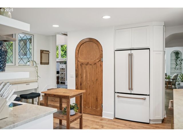 3045 Sw GASTON Ave, Portland, OR 97239