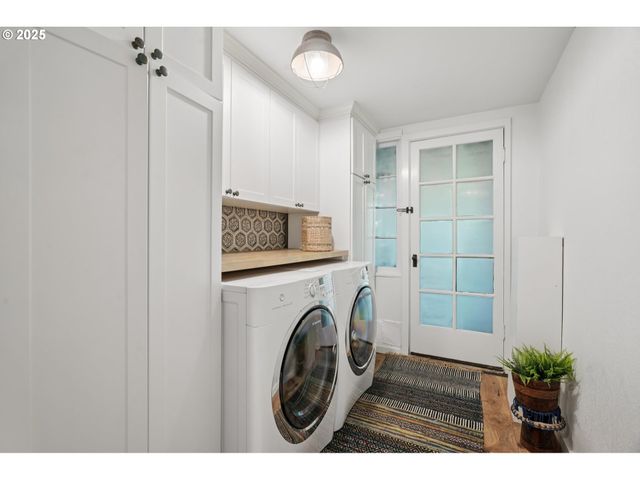 3045 Sw GASTON Ave, Portland, OR 97239