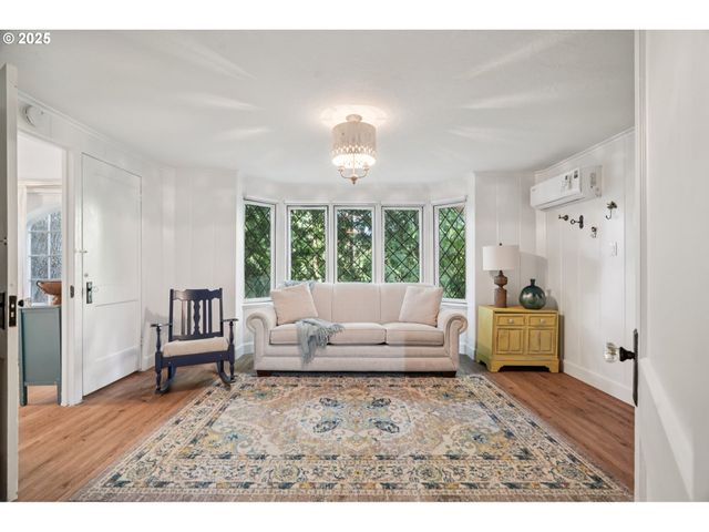 3045 Sw GASTON Ave, Portland, OR 97239
