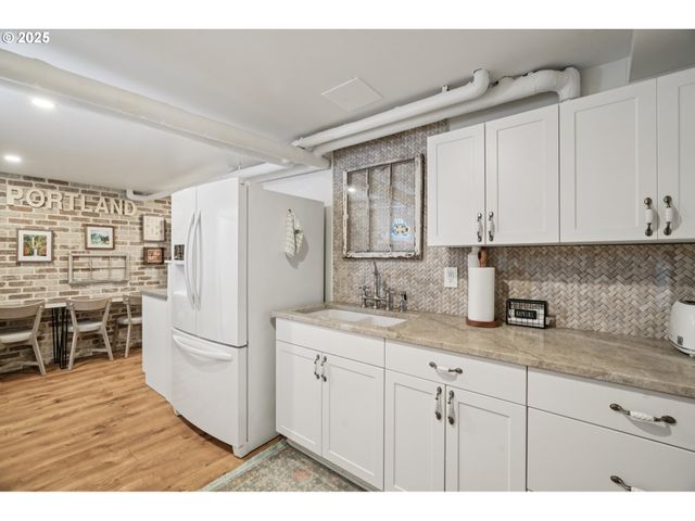 3045 Sw GASTON Ave, Portland, OR 97239