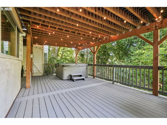 3045 Sw GASTON Ave, Portland, OR 97239