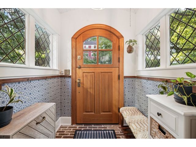 3045 Sw GASTON Ave, Portland, OR 97239