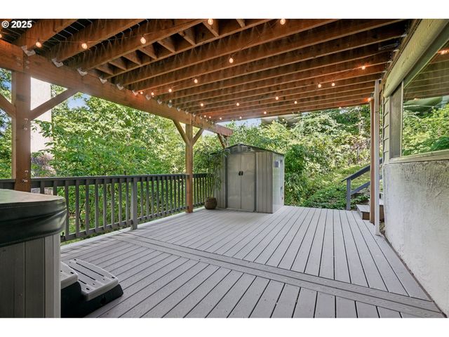 3045 Sw GASTON Ave, Portland, OR 97239