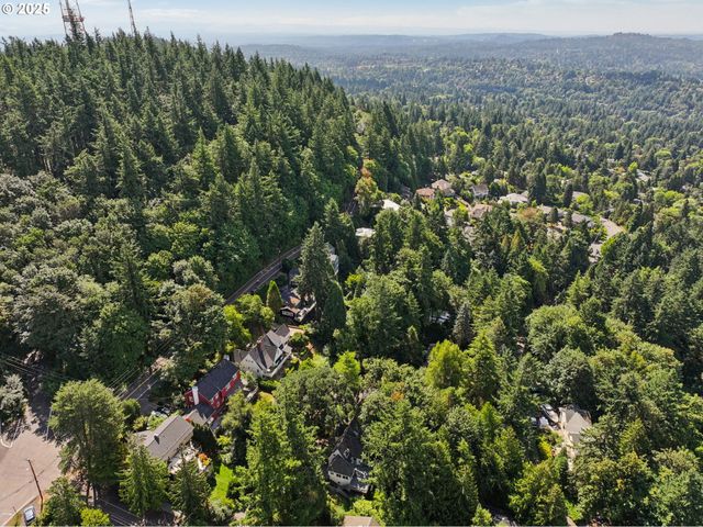 3045 Sw GASTON Ave, Portland, OR 97239