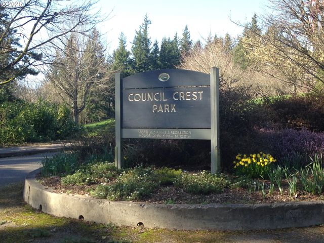3045 Sw GASTON Ave, Portland, OR 97239