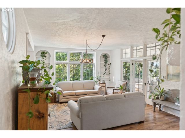 3045 Sw GASTON Ave, Portland, OR 97239