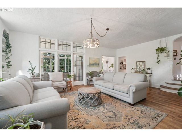 3045 Sw GASTON Ave, Portland, OR 97239