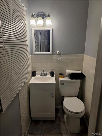 6702 Flowervale Drive, Hazelwood, MO 63042