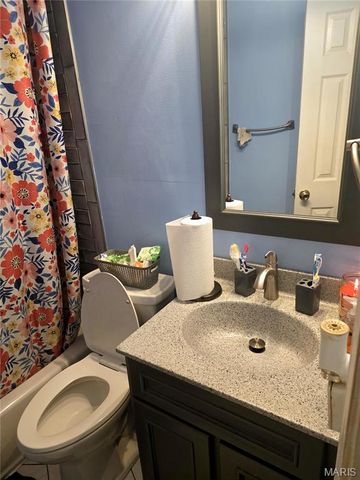 6702 Flowervale Drive, Hazelwood, MO 63042