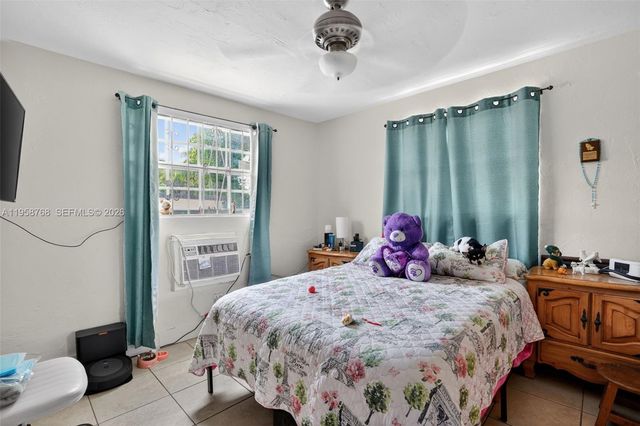 1736 NW 19th Street, Miami, FL 33125