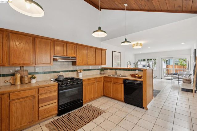 5360 James Ave, Oakland, CA 94618