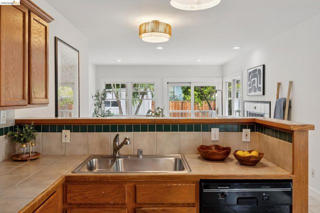5360 James Ave, Oakland, CA 94618