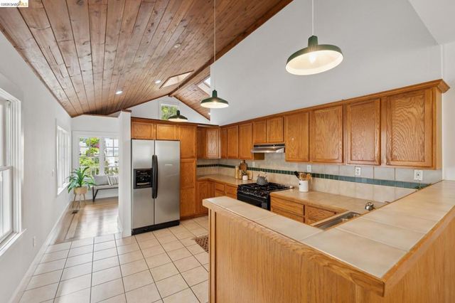 5360 James Ave, Oakland, CA 94618