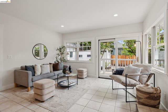 5360 James Ave, Oakland, CA 94618