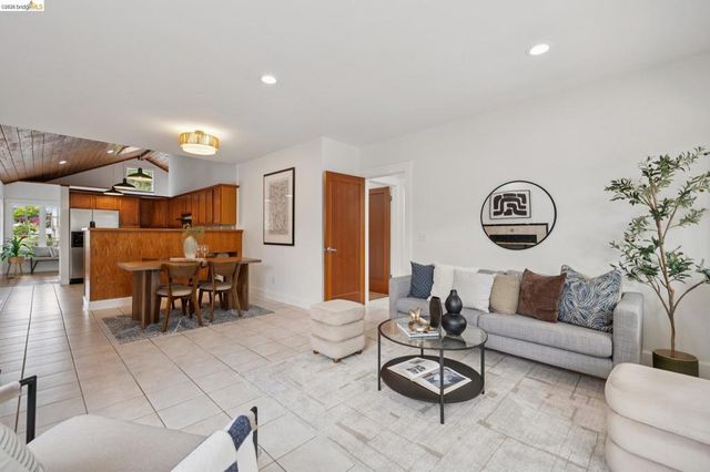 5360 James Ave, Oakland, CA 94618
