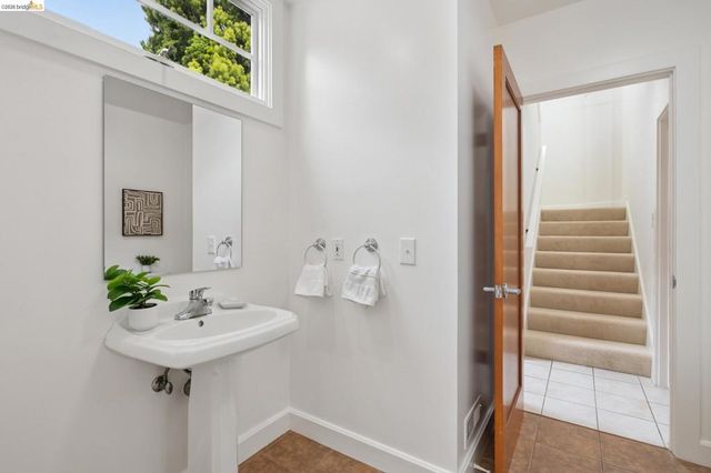 5360 James Ave, Oakland, CA 94618