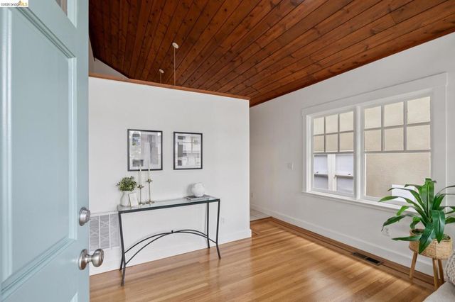 5360 James Ave, Oakland, CA 94618