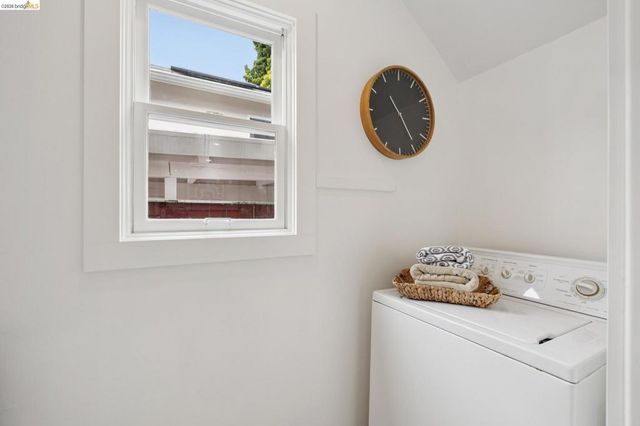 5360 James Ave, Oakland, CA 94618