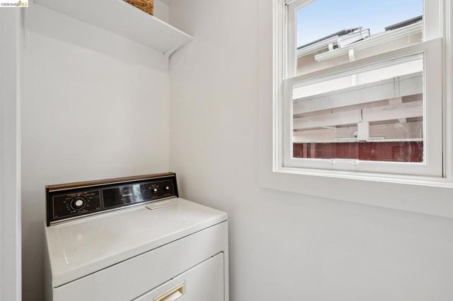 5360 James Ave, Oakland, CA 94618