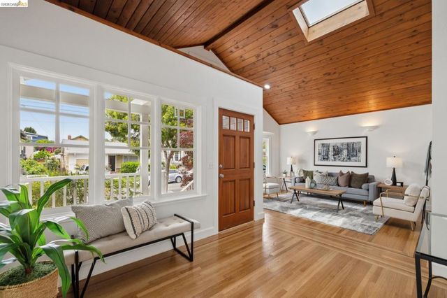 5360 James Ave, Oakland, CA 94618