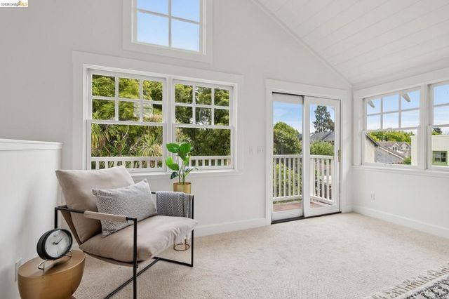 5360 James Ave, Oakland, CA 94618