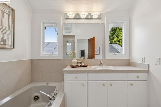 5360 James Ave, Oakland, CA 94618