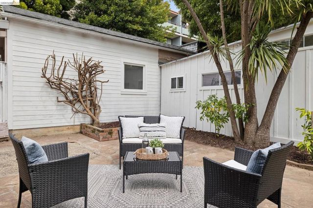 5360 James Ave, Oakland, CA 94618