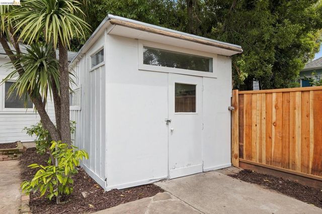 5360 James Ave, Oakland, CA 94618