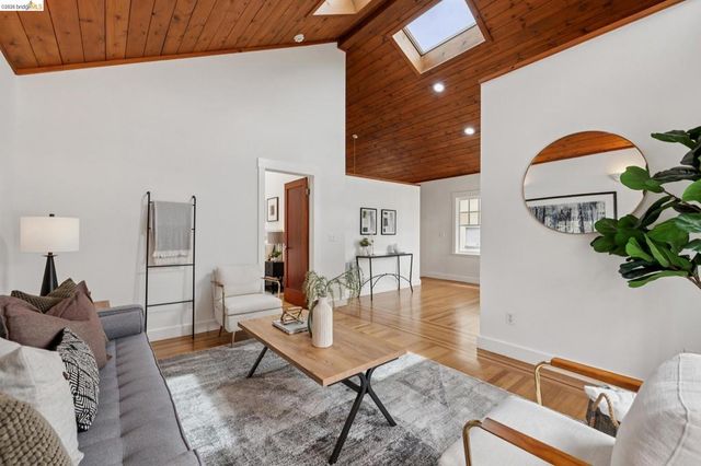 5360 James Ave, Oakland, CA 94618