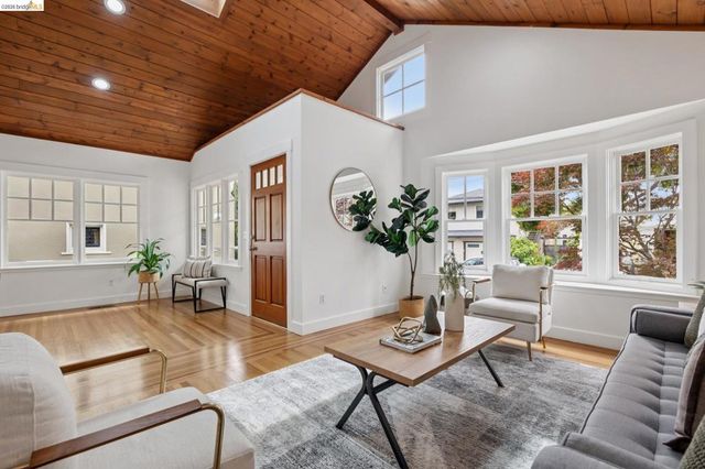 5360 James Ave, Oakland, CA 94618