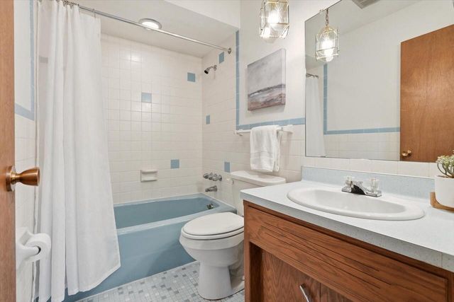 W215N10122 Hickory DRIVE, Colgate, WI 53017