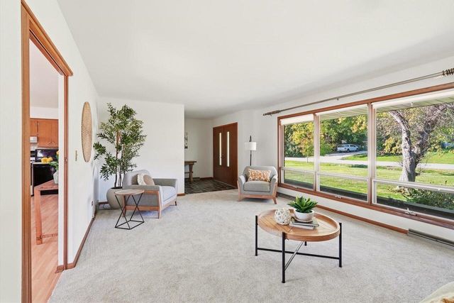 W215N10122 Hickory DRIVE, Colgate, WI 53017